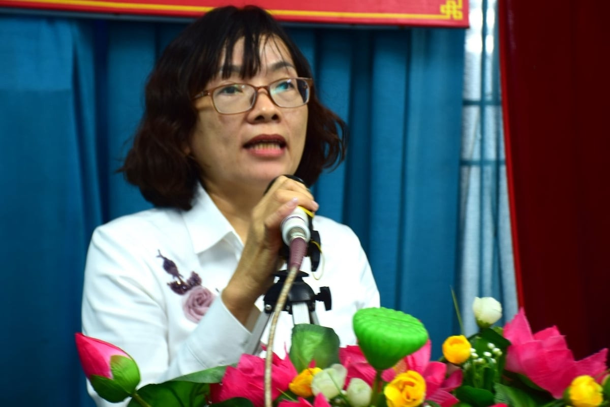 Bà Hà Thị Thanh Hương phát biểu tại hội nghị về sáng kiến giảm thiểu rác thải nhựa, nhấn mạnh sự cần thiết của giáo dục môi trường như các chương trình allintitle:rác thải nhựa hoạt hình truyền tải thông điệp.