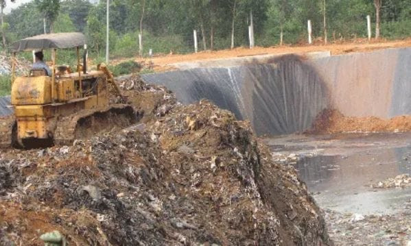 Bãi chôn lấp rác là giải pháp cuối cùng, trong khi tái chế rác vô cơ giúp giảm thiểu phụ thuộc vào nó