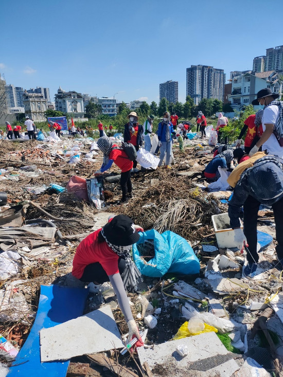 Bãi rác được chụp lại trong Chiến dịch “Clean Up Việt Nam lần 3”
