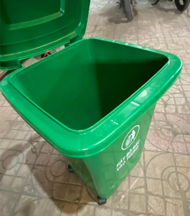 Bề mặt thùng rác nhựa 60 lít nhẵn bóng, dễ vệ sinh