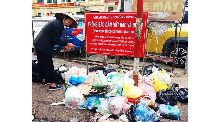 Biển báo cấm xả rác và quy định xử phạt, một biện pháp khắc phục xả rác bừa bãi hiệu quả