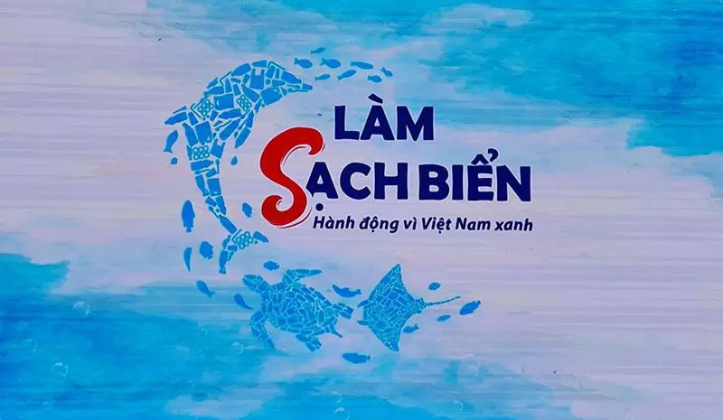 Biểu tượng cá voi và rùa biển bơi lội trong đại dương xanh, tượng trưng cho sự cần thiết bảo vệ các loài sinh vật biển và hệ sinh thái biển khỏi ô nhiễm nhựa