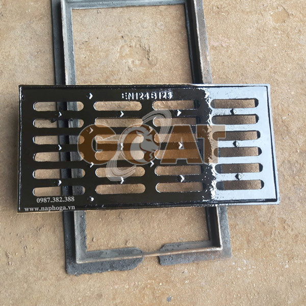 Bộ khung và nắp chắn rác gang cầu GOAT 760x360 mm ảnh thực tế xưởng
