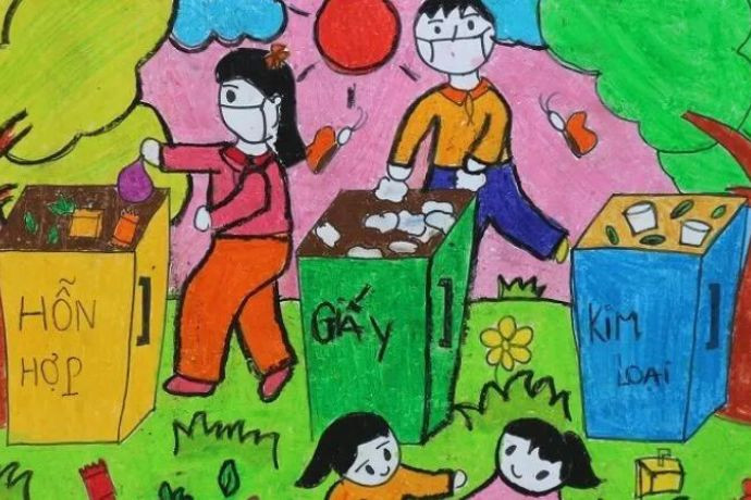 Các bạn học sinh đang phân loại phế liệu, thể hiện ý thức về tái chế rác thải