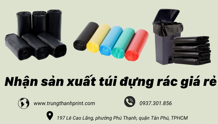 Các cuộn bịch đựng rác với nhiều kích thước khác nhau đang được sắp xếp trên kệ