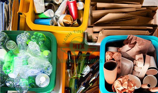 Các loại rác tái chế phổ biến như giấy, nhựa và kim loại
