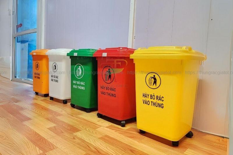 Các loại thùng rác 60 lít đa dạng màu sắc hỗ trợ phân loại tại nguồn ở Đà Nẵng