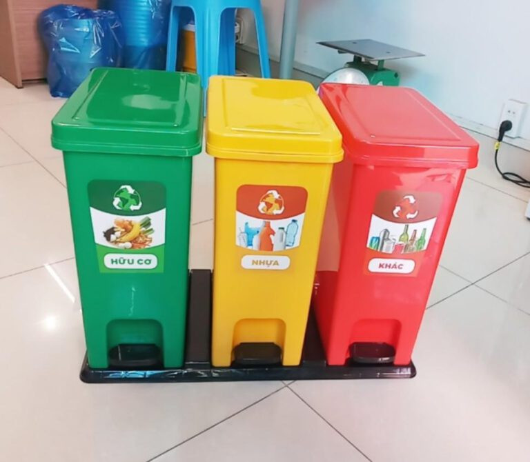 Các mẫu thùng rác gia đình bằng nhựa đa dạng màu sắc và kiểu dáng