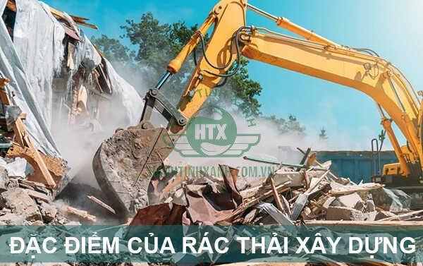 Cận cảnh đa dạng các vật liệu phế thải công trường như gạch, vữa, gỗ và nhựa, minh họa đặc điểm phức tạp của rác thải xây dựng và yêu cầu phân loại kỹ lưỡng.