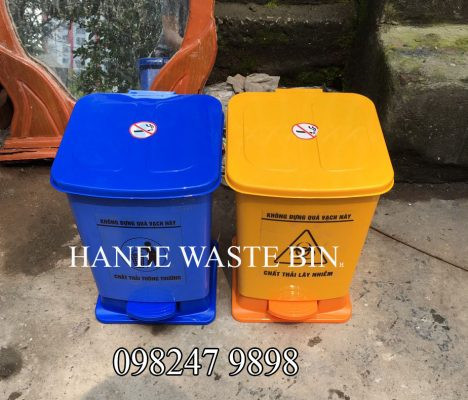 Cận cảnh thùng rác y tế 10 lít với lõi chứa rác rời, chất liệu nhựa PP nguyên sinh, giúp tối ưu chi phí và vệ sinh