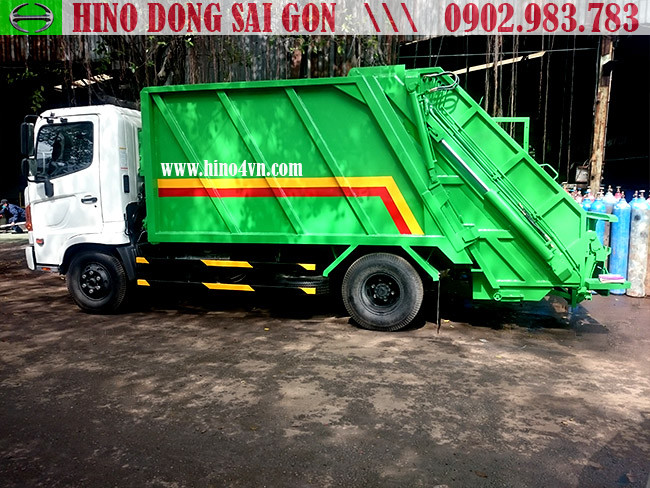 Cận cảnh xe Hino cuốn ép rác