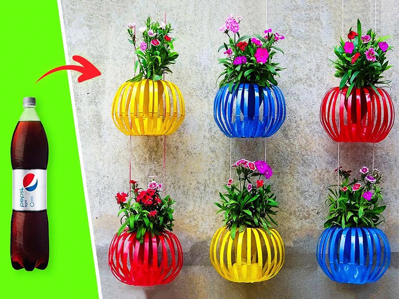 Chai nhựa cũ có thể dùng để tạo các chậu nhỏ trồng hoa trang trí
