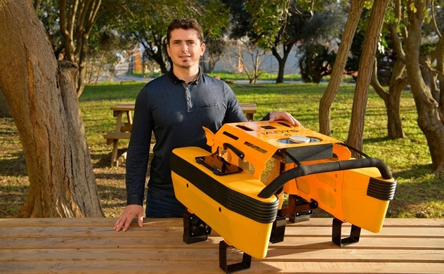 Chào mừng đến với thế giới của robot nhặt rác! Những hình ảnh ấn tượng về chiếc robot này sẽ thôi thúc bạn suy nghĩ về tương lai bền vững và sự tiến bộ của công nghệ.