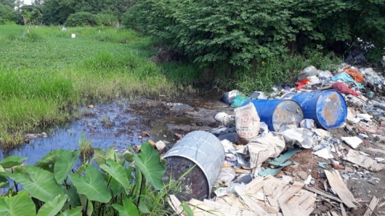 Chất thải công nghiệp và sinh hoạt bị vứt bừa bãi gây ô nhiễm môi trường nghiêm trọng