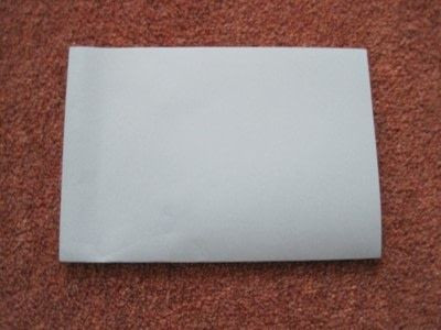 Gấp đôi tờ giấy lần nữa để tạo thêm nếp gấp chuẩn