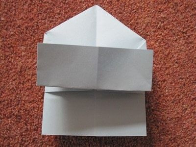 Gấp phần đáy lên để tạo khóa hộp