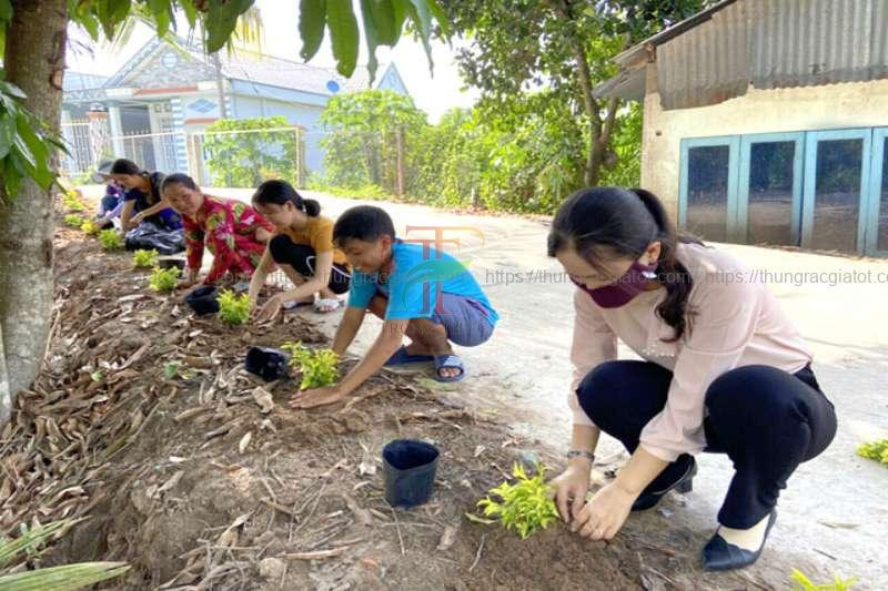 Giáo dục và tuyên truyền để lan tỏa hình ảnh vứt rác đúng nơi quy định trong cộng đồng