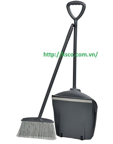 Hai mẫu ki hốt rác có nắp và chổi kèm theo, phục vụ công việc vệ sinh chuyên nghiệp