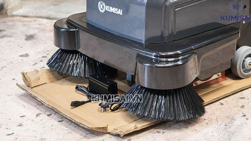 Hệ thống chổi quét của xe quét rác đẩy tay
