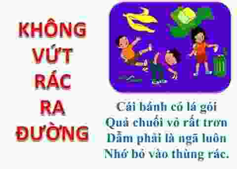 Hình ảnh các bạn nhỏ bỏ rác đúng nơi quy định, minh họa lời thơ không vứt rác ra đường