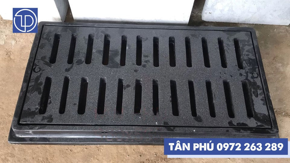 Hình ảnh chi tiết song chắn rác composite 960x530mm chịu tải cao trong hệ thống thoát nước