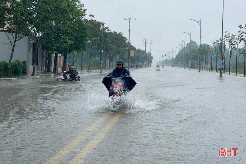 Hình ảnh đường ngập nước do mưa lớn tại Hà Tĩnh