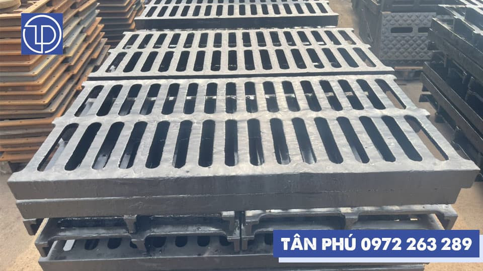 Hình ảnh thực tế song chắn rác gang 1000x500mm của Tân Phú đã lắp đặt