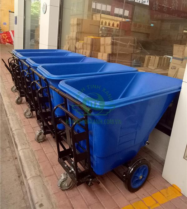 Kho hàng rộng lớn của Hành Tinh Xanh với số lượng lớn xe thu gom rác thải 350 lít sẵn sàng phân phối, đảm bảo đáp ứng nhanh chóng nhu cầu của khách hàng toàn quốc