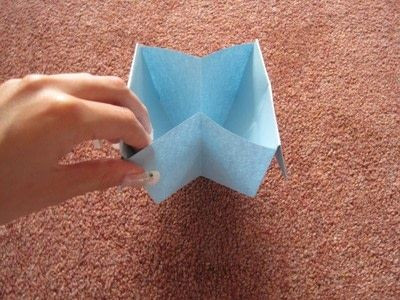 Lật ngược, mở và đẩy hộp ra thành hình 3D