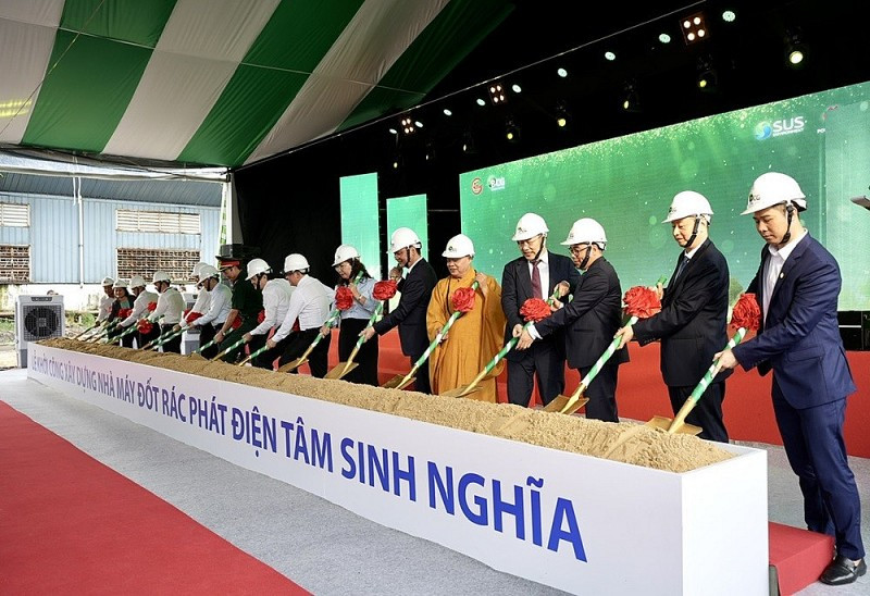 Lễ khởi công dự án Nhà máy đốt rác phát điện Tâm Sinh Nghĩa tại Củ Chi, TP.HCM, thể hiện cam kết phát triển bền vững.