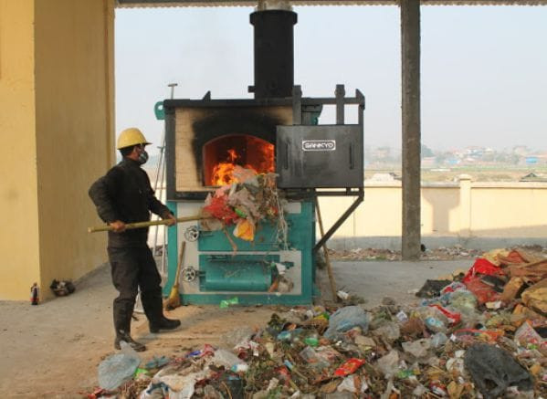Lò đốt rác là một cách xử lý rác thải, nhưng tái chế rác vô cơ vẫn là ưu tiên hàng đầu