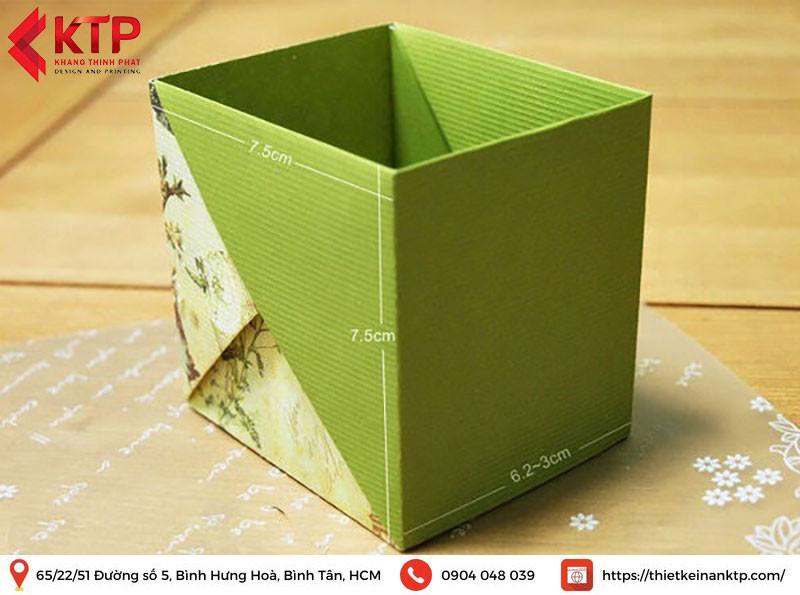 Mẫu thùng đựng rác bằng giấy không có nắp đơn giản.