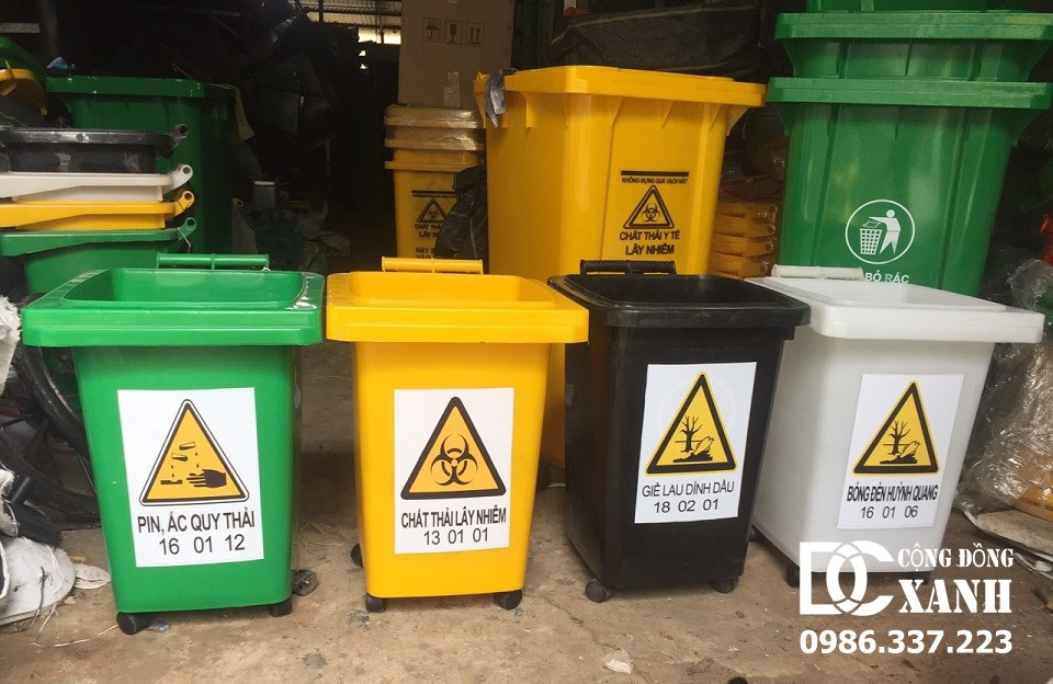 Mẫu thùng rác nhựa 60l màu xanh lá với thiết kế 4 bánh xe tiện lợi