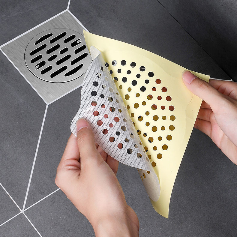 Miếng lọc rác nhà tắm sau khi dùng có tóc và rác