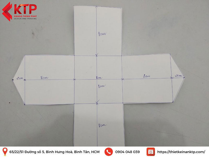Mô phỏng bản vẽ cắt giấy để tạo phần thân cho thùng rác giấy.