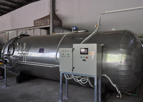 Nồi hấp xử lý rác bằng công nghệ nhiệt ướt của Viện nghiên cứu cơ khí, Bộ Công thương, một giải pháp khử trùng hiệu quả cho rác y tế bên cạnh công nghệ plasma xử lý rác.