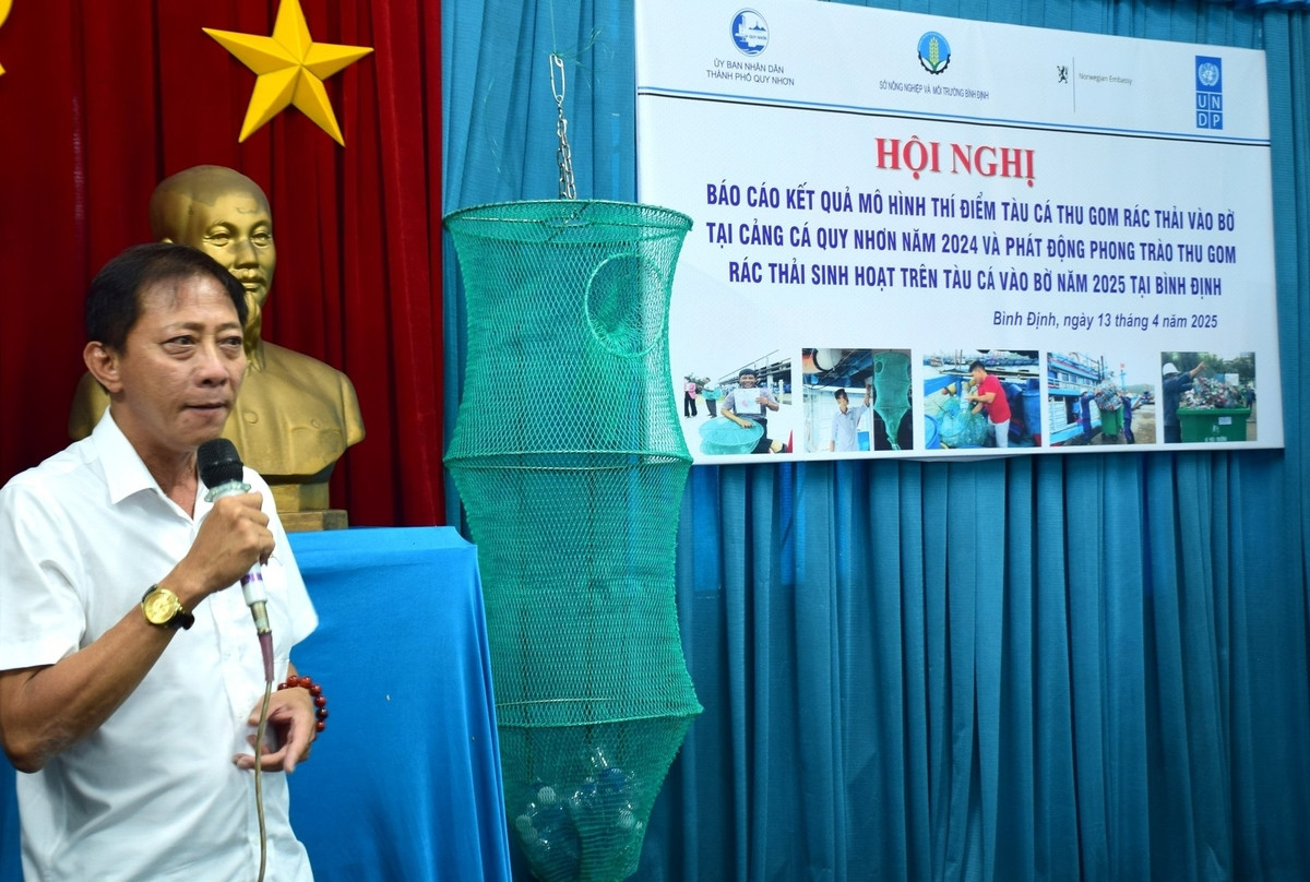 Ông Đào Xuân Thiện chia sẻ về quản lý cảng cá và mục tiêu thu gom rác, hỗ trợ các chiến dịch truyền thông về rác thải nhựa, bao gồm cả các hoạt hình giáo dục.
