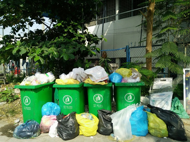 Phân loại rác thải sinh hoạt theo Luật Bảo vệ Môi trường 2020: Hướng dẫn tổng quan