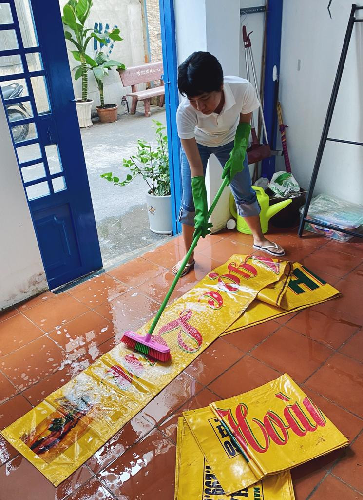 Quy trình làm sạch bạt phế thải được thực hiện tỉ mỉ bằng vật liệu thân thiện môi trường trước khi tái chế.