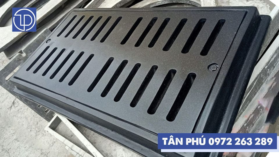 Song chắn rác composite 960x530 được sản xuất theo tiêu chuẩn BS EN 124, đảm bảo khả năng chịu tải