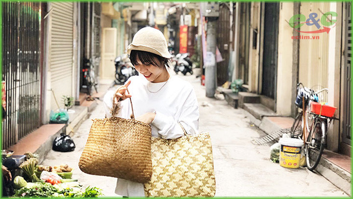 Sử dụng làn đi chợ thay thế cho túi nilong là một trong những biện pháp bảo vệ môi trường hiệu quả