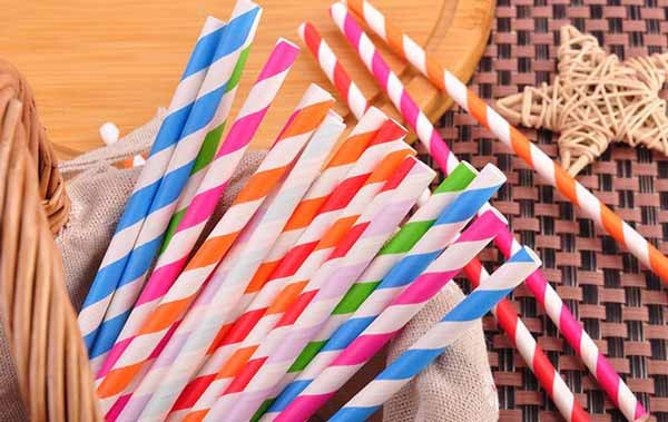 Sử dụng ống hút giấy thay thế nhựa góp phần bảo vệ môi trường bằng cách nào
