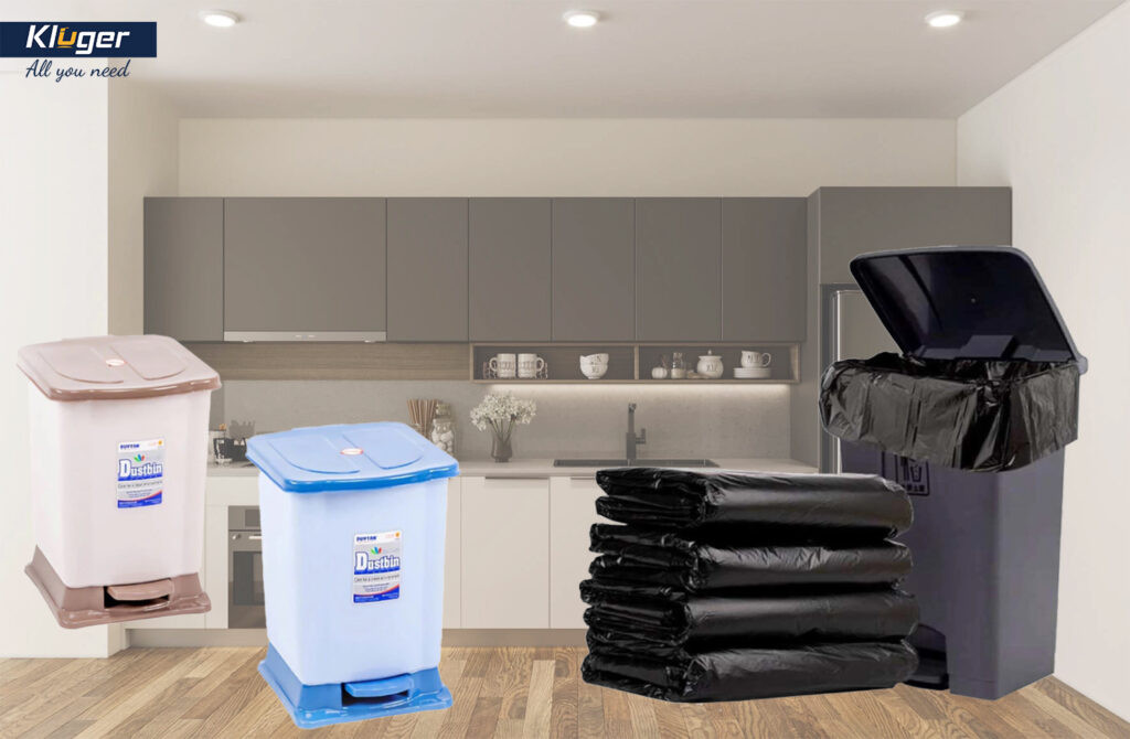 Sử dụng thùng rác có nắp đậy và túi rác chắc chắn dưới chậu rửa bát