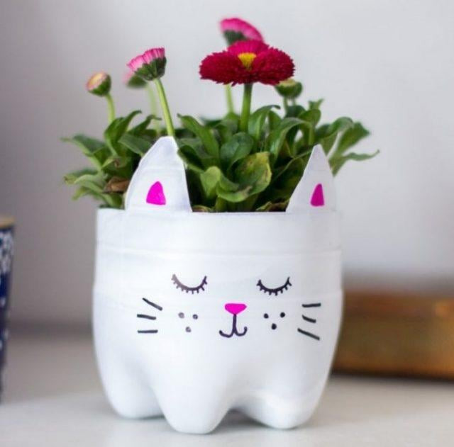 Tái chế đồ nhựa thành chậu hoa