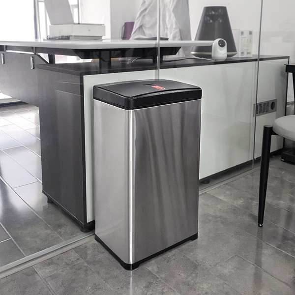 Thùng đựng rác thông minh inox chống bám vân tay, mang lại vẻ sang trọng cho không gian sống