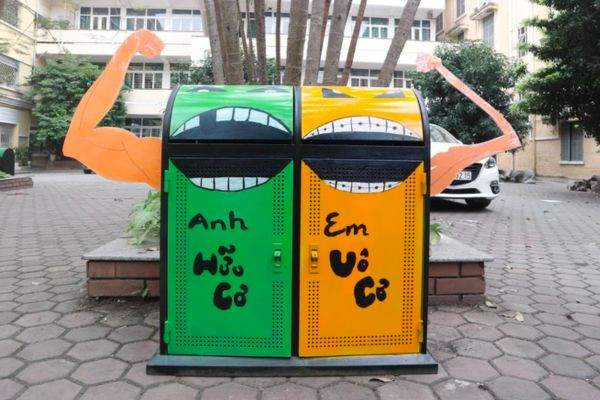 Thùng rác biểu cảm vui vẻ cho hữu cơ, tức giận cho vô cơ để phân loại rác