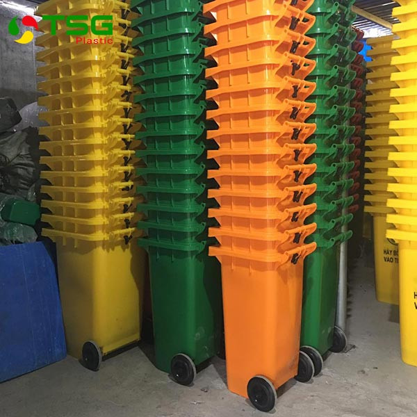Thùng rác đa màu sắc, minh họa ý nghĩa của thùng rác trong phân loại chất thải