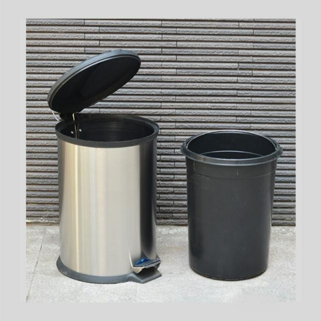 Thùng rác inox đạp chân 5L nhỏ gọn cho không gian hạn chế