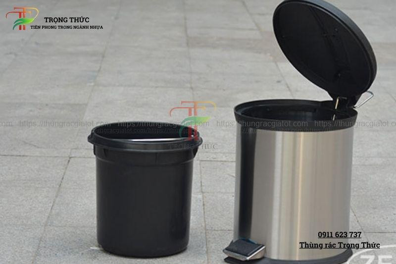 Thùng rác inox đạp chân hiện đại, bền bỉ cho không gian sống tại Đà Nẵng