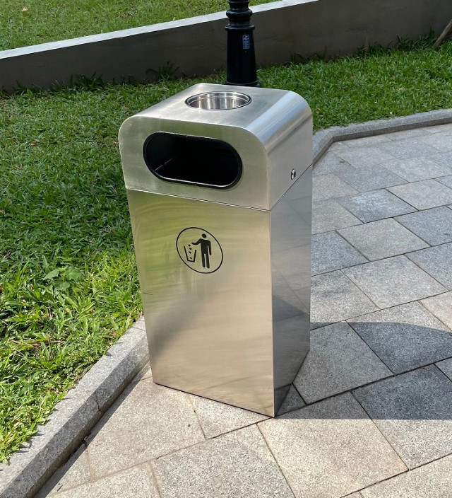 Thùng rác inox gạt tàn thuốc